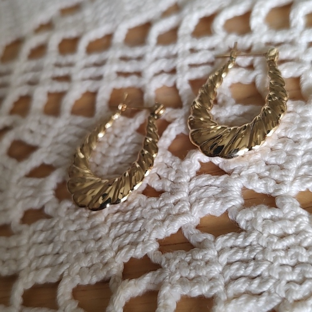 10k Gold Twisted Hoop Earrings - Women Jewelry - Picture 2 of 4